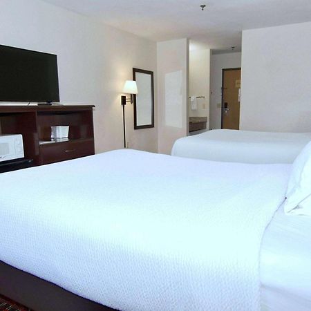 Ramada By Wyndham Tell City Экстерьер фото