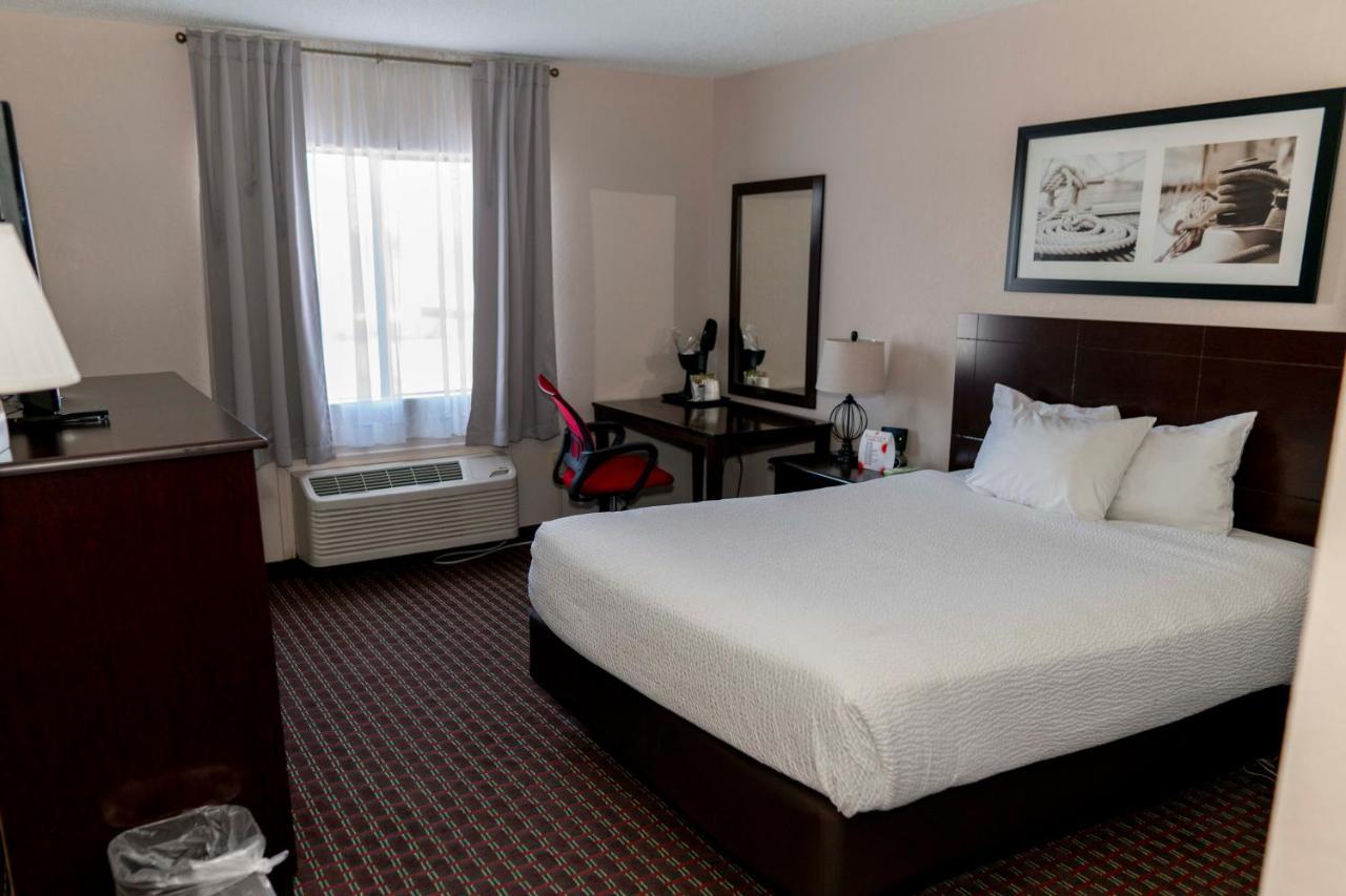 Ramada By Wyndham Tell City Экстерьер фото