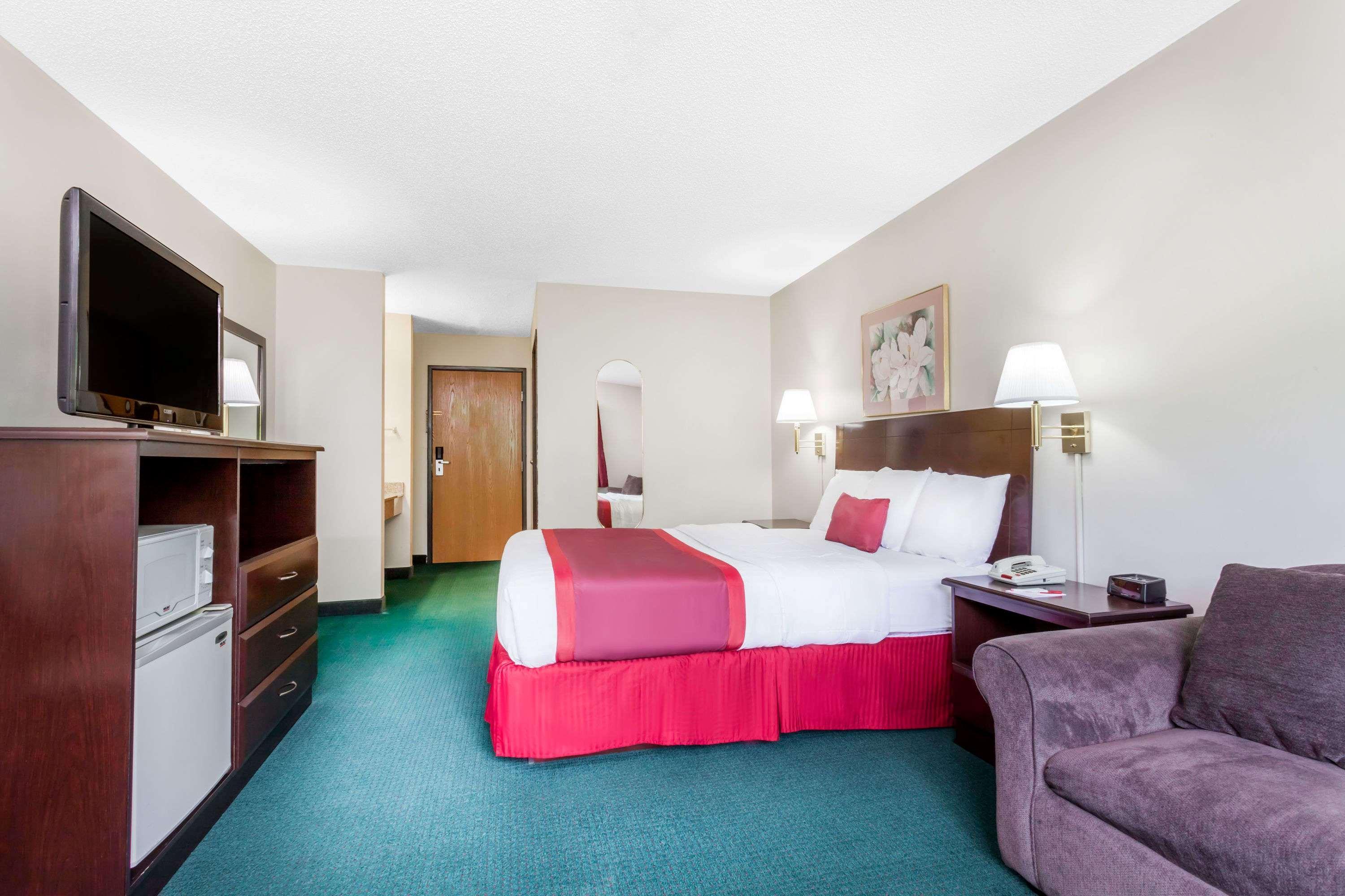 Ramada By Wyndham Tell City Экстерьер фото