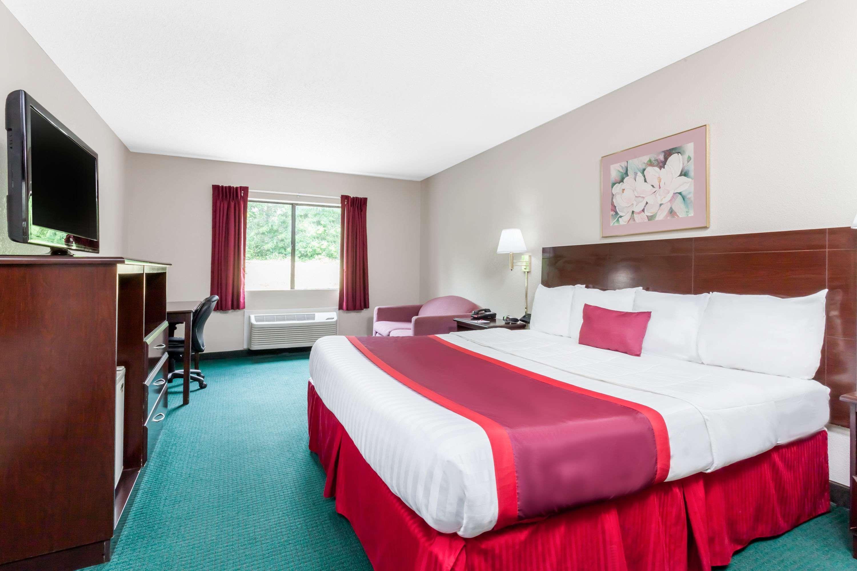 Ramada By Wyndham Tell City Экстерьер фото